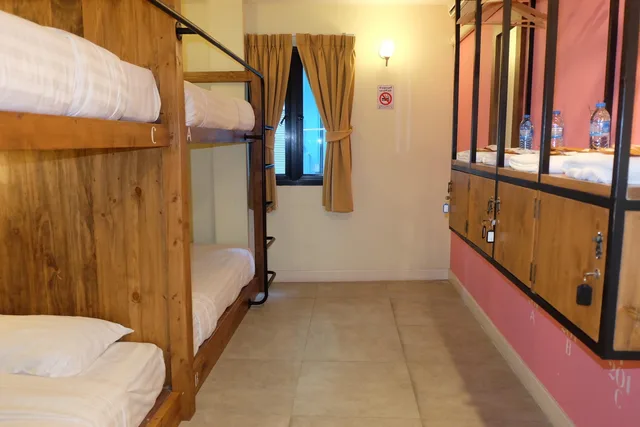 غرفة رباعية بحمام مشترك، Siri Poshtel Bangkok 2/2
