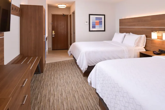 غرفة قياسية بسريرين كوين مع أريكة، Holiday Inn Express Glenwood Springs Aspen Area, an IHG Hotel 3/9