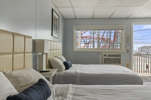 Room, 2 Double Beds, Kitchenette, Mt Royal Motel 2/3