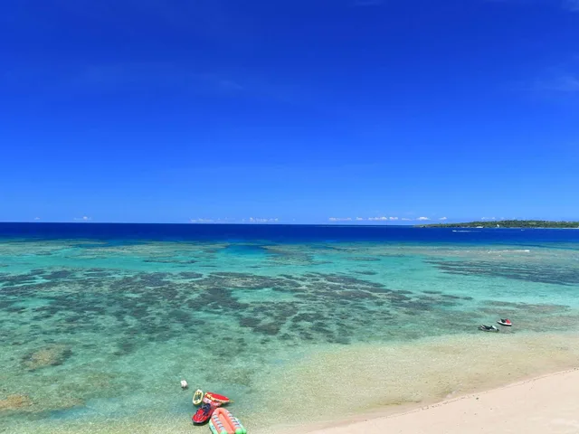 شقة سكنية ديلوكس بسرير مزدوج وسريرين منفصلين بإطلالة على البحر، Churaumi On The Beach Motobu 1/1