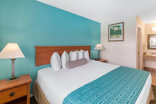 جناح استوديو بسرير كينج مع أريكة لذوي الإعاقة، Howard Johnson Suites by Wyndham San Diego Chula Vista/BayFt 4/4
