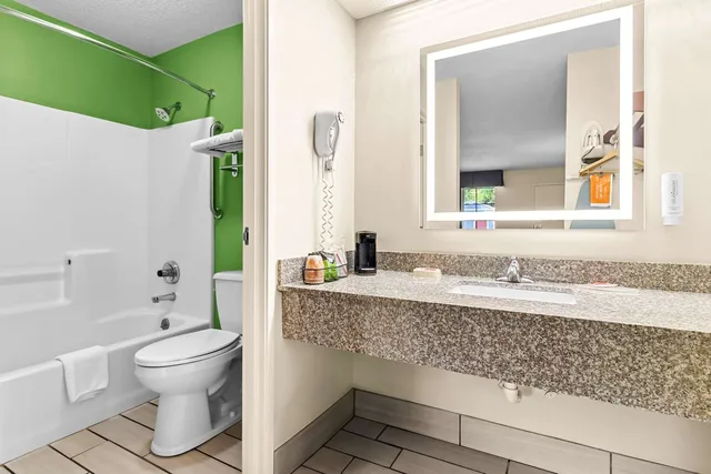 غرفة بسرير كينج، Econo Lodge Russellville, KY 4/4