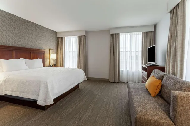 جناح بسرير كينج بشرفة لذوي الإعاقة، Hampton Inn Suites Saratoga Springs Downtown 8/10