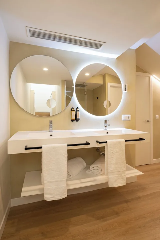 Room, Queen Bed, Sea View, Attic، Hotel Silken Rio Santander 1/1