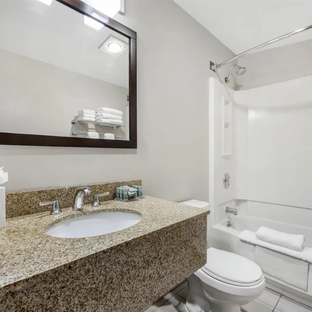 غرفة رباعية مع أريكة، Best Western New Oregon 7/9