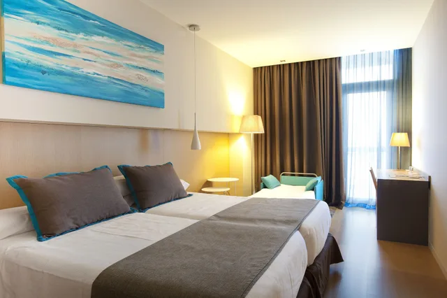 Room, Triple, Twin Beds, Marina View, Sofa, Balcony, Atenea Port Mataro Hotel 4/8