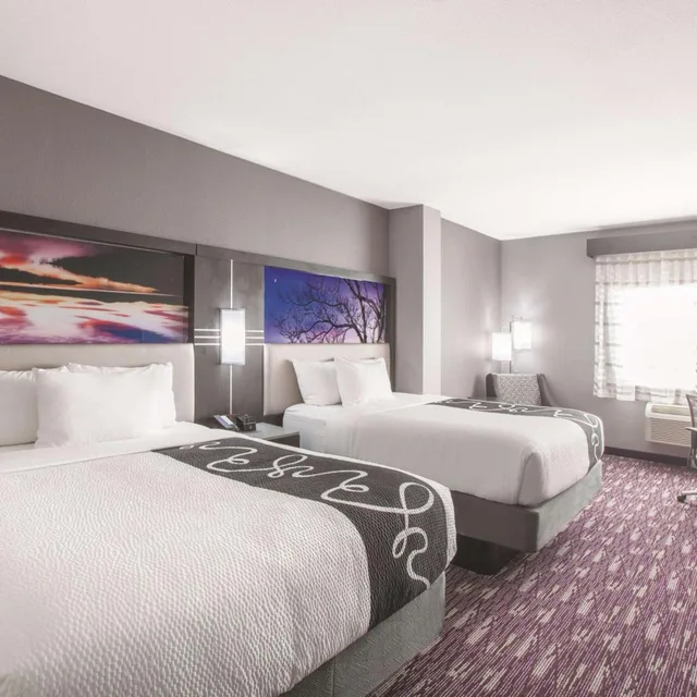 غرفة بسريرين كوين بحوض استحمام لذوي الإعاقة، La Quinta Inn And Suites By Wyndham Kingsville 3/6
