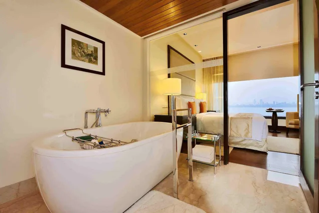 Suite, King Bed, Ocean View, The Oberoi Mumbai 4/10