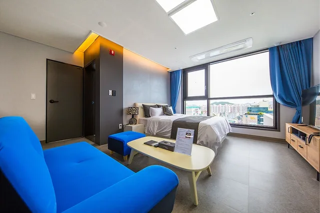 غرفة سوبيريور بسرير مزدوج وسرير فردي، Shine Hotel 2/2