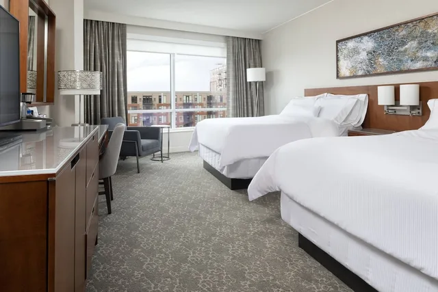 غرفة تنفيذية بسريرين كوين، The Westin Edina Galleria 1/3