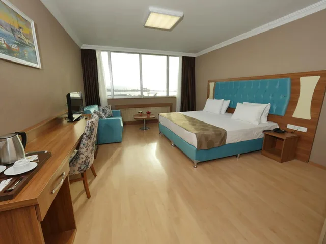 Deluxe, Double Bed, Golden Lounge Hotel 1/10