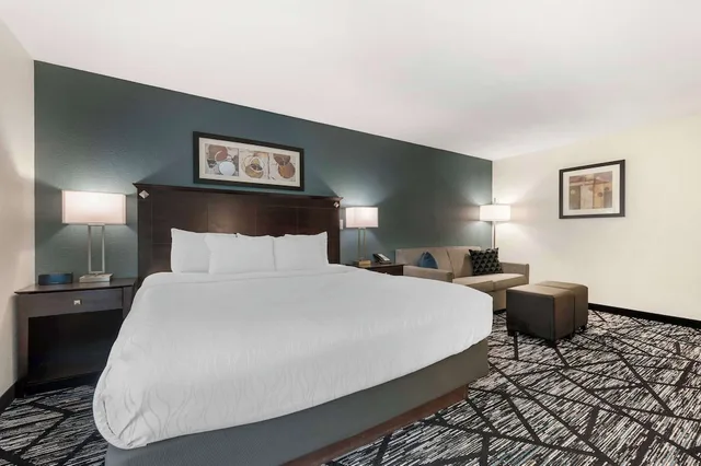 غرفة قياسية بسرير كينج مع أريكة لذوي الإعاقة، Best Western Plus Anderson 7/10