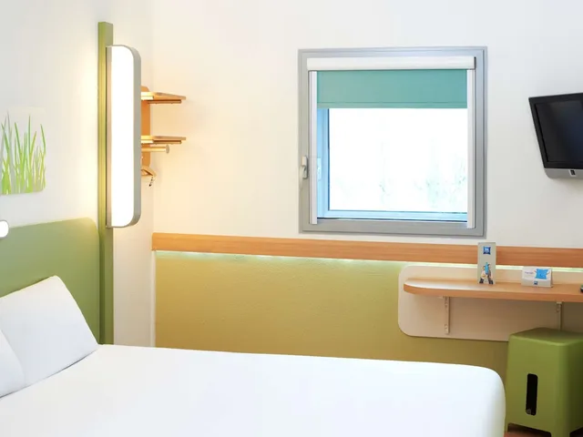غرفة بسريرين منفصلين، Ibis Budget Newport 6/10