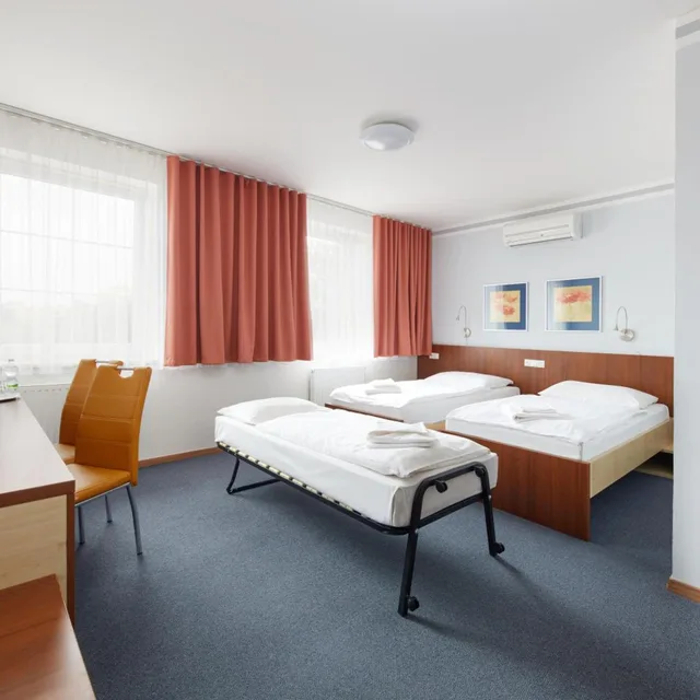 غرفة بسرير مزدوج أو سريرين منفصلين مع سرير إضافي، Hotel Nikolas 4/10
