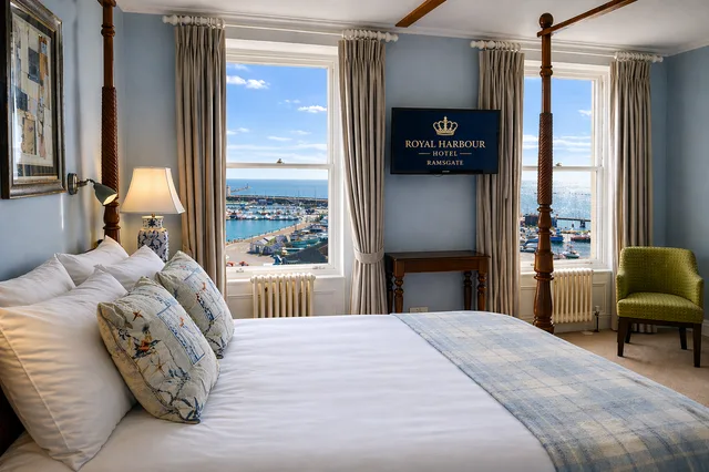 Panoramic, Suite, Double Bed, Sea View, Bathtub, The Royal Harbour Hotel 1/1