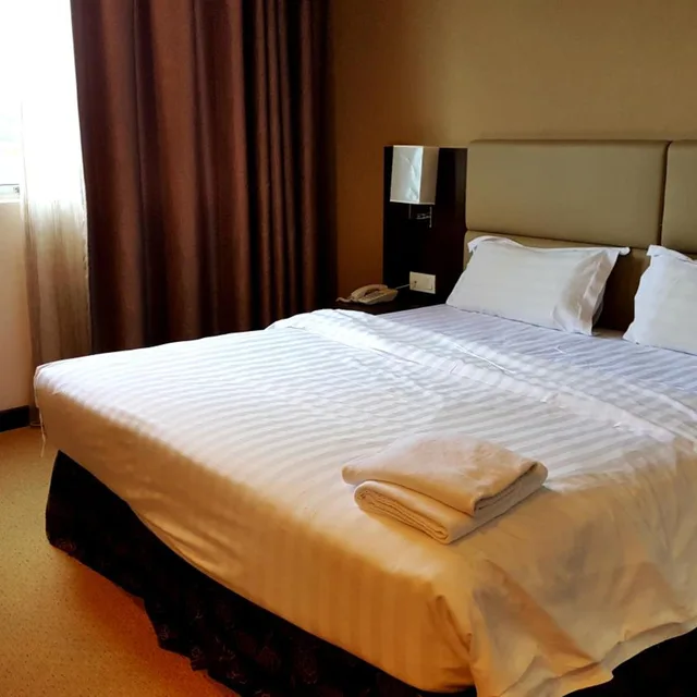 غرفة بريميير بسرير كينج، Lintas View Hotel 1/6