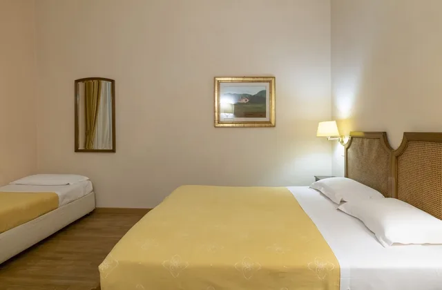 غرفة ثلاثية بسرير كوين مع أريكة في الملحق، Settentrionale Esplanade 1/3