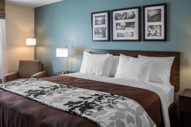 Room, Double Bed, Sleep Inn & Suites Fort Dodge 1/2