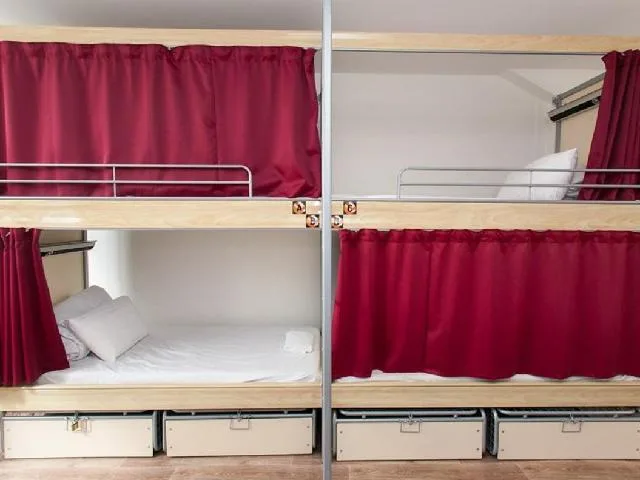 Private, 4 Beds, 2 Bunk Beds, Shared Bathroom، St Christopher S Inn Paris Gare Du Nord 1/2