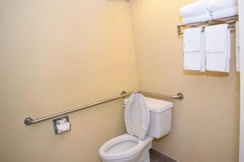 غرفة ديلوكس بسريرين مزدوجين لذوي الإعاقة، Baymont By Wyndham Michigan City 8/8