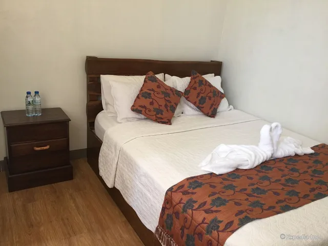 Room, Queen Bed, Road Side، Balaibinda Lodge 4/9