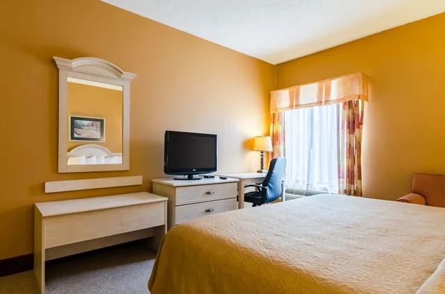 غرفة قياسية بسرير كينج، Quality Inn & Suites Manhattan 10/10
