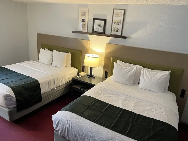 غرفة قياسية بسريرين كوين، Pictured Rocks Inn & Suites 1/5