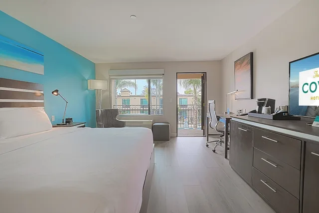 غرفة بسرير كينج بشرفة، The Cove Hotel, Ascend Hotel Collection 2/4