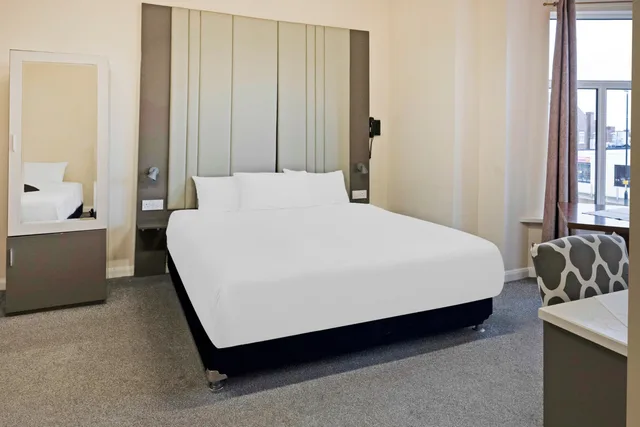غرفة قياسية ثلاثية، OYO The Baltimore Hotel 7/10