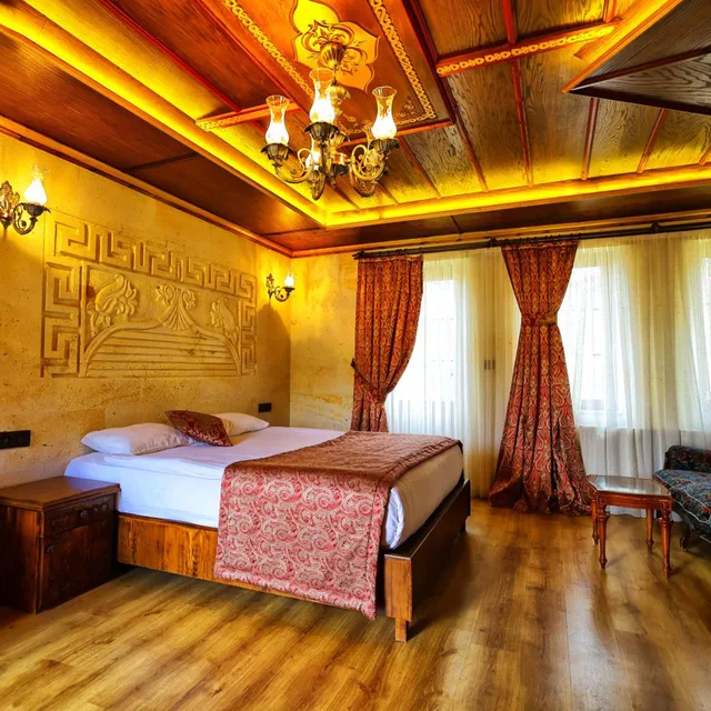 غرفة بسرير كوين بشرفة، Empire Cave Hotel 2/9