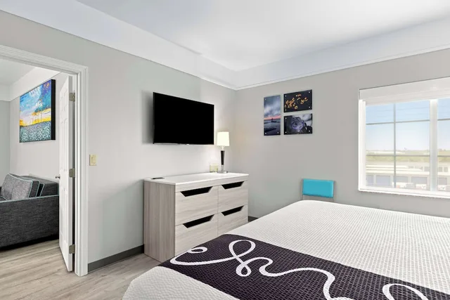 جناح عائلي بسريرين كينج بغرفتي نوم، La Quinta Inn Suites Raymondville 3/7