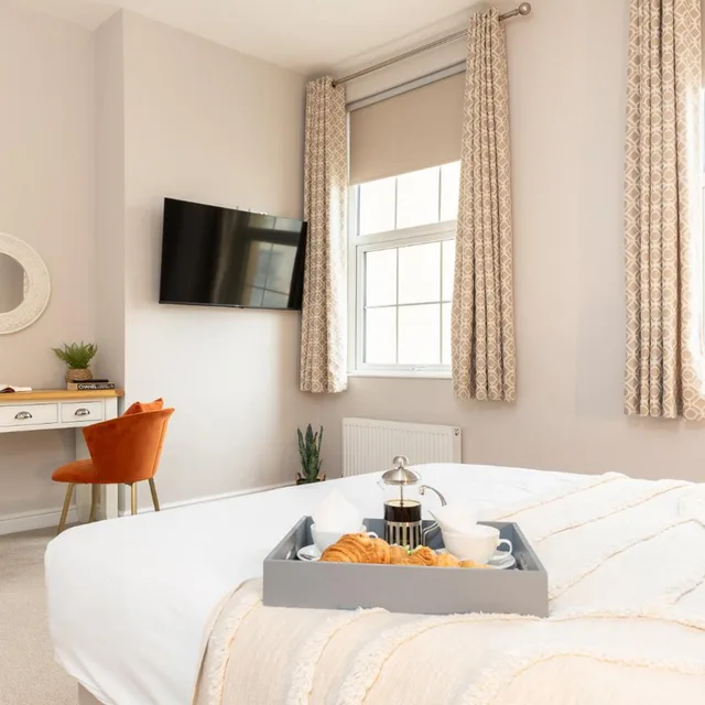 غرفة كلاسيكية بسرير مزدوج وسرير فردي وسرير بطابقين، The Clarence Gardens Hotel, BW Signature Collection 2/4