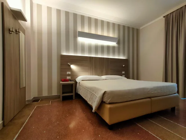 غرفة بسرير مزدوج بإطلالة على البحر بشرفة، Hotel Vittoria 5/8