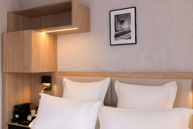 غرفة سوبيريور بسرير كوين، HOTEL CHARLEMAGNE 2/2