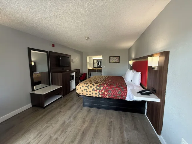 غرفة قياسية بسرير كينج، Econo Lodge Ruther Glen 4/10