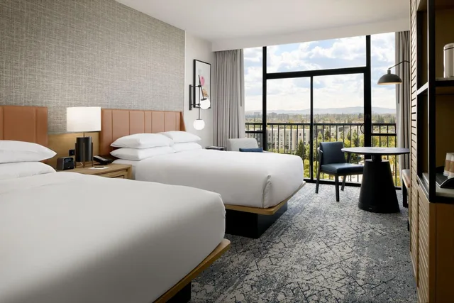 Guest Room, 2 Queen Beds, Club Floor, High Floor، Sheraton Park Hotel at the Anaheim Resort 1/10