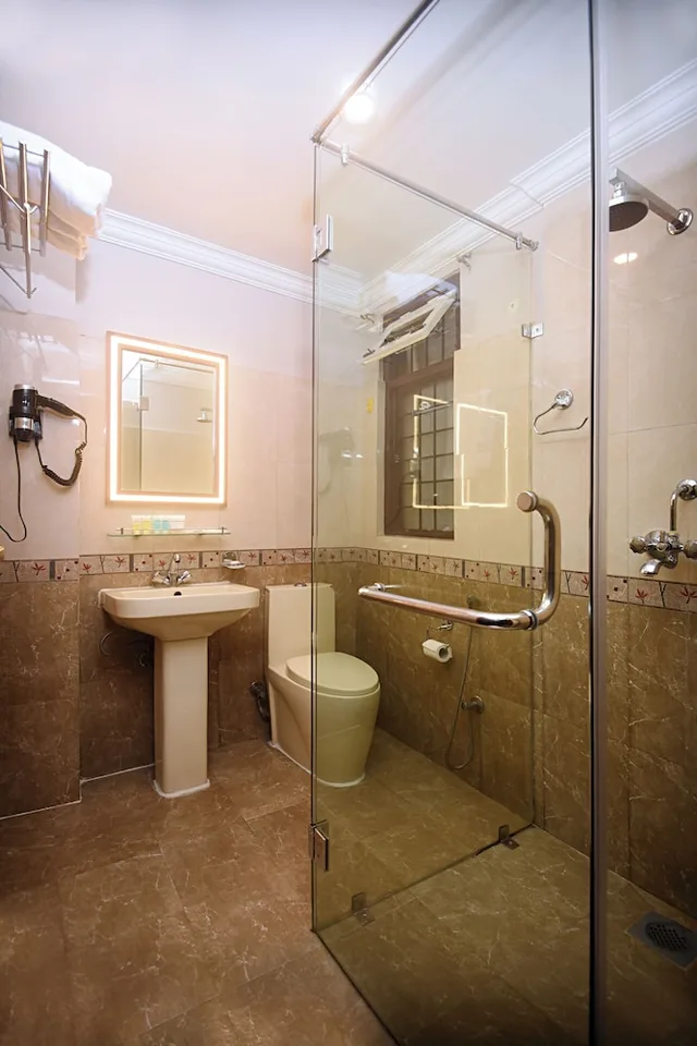 Adjoining, Family, 1 Single and 2 Queen Beds، Hotel Mums Home 3/3
