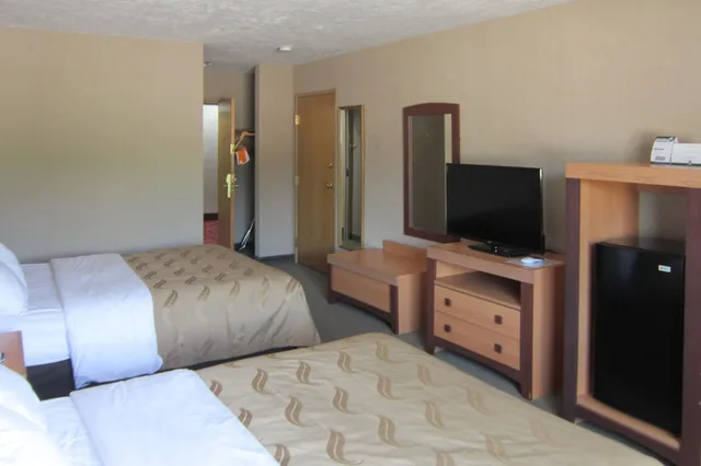 غرفة قياسية بسريرين كوين، Quality Inn Nashville Bloomington 4/8