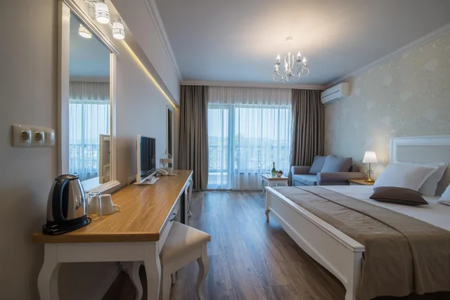 Room, Double Bed, Central Sea View, Sunny Castle 5/10
