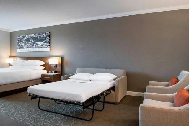 Leisure, Suite, King Bed, Sofa، Delta Hotels By Marriott St. John's Conference Centre 2/3