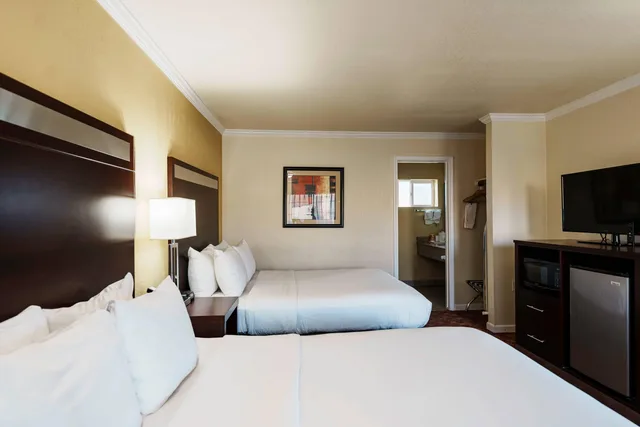 Upgrade, 2 Queen Beds، Quality Inn Ukiah, CA 1/8