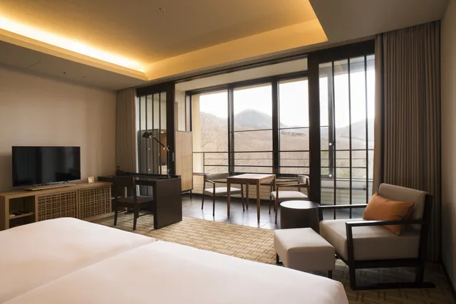 غرفة بسريرين منفصلين بإطلالة على الجبل، Hyatt Regency Hakone Resort and Spa 2/6