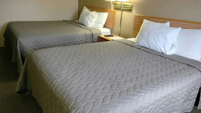 غرفة بسريرين كوين، Magnuson Hotel Ironwood 2/4