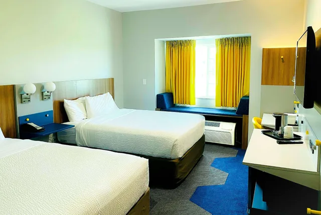 غرفة بسريرين كوين لذوي الإعاقة، Microtel Inn Suites By Wyndham Opelika 4/4