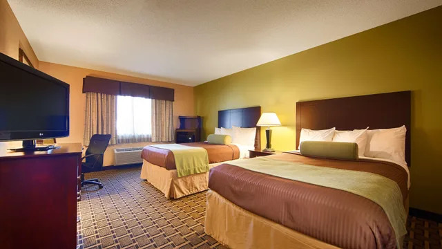 غرفة قياسية رباعية، Best Western Plus Executive Inn 1/6