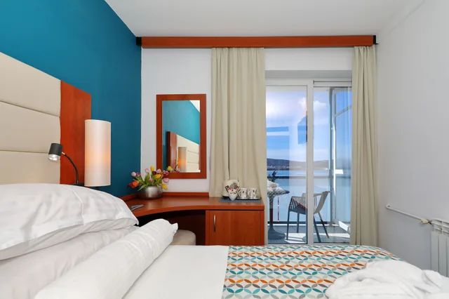 غرفة كلوب بريميوم بسرير مزدوج بإطلالة على البحر بشرفة، Hotel Kornati Biograd 4/8