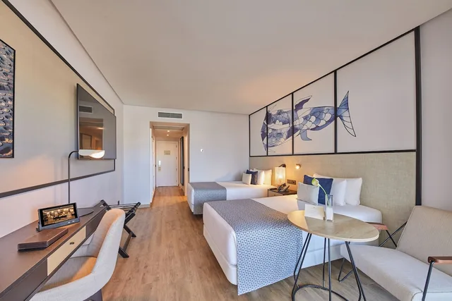 Preferred Club, 1 King and 1 Single Beds, Pool View, Terrace، Dreams Lanzarote Playa Dorada Resort Spa 3/6