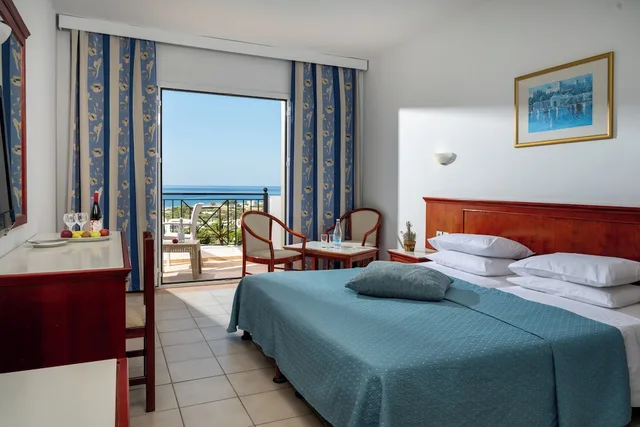 غرفة بسريرين منفصلين بإطلالة على البحر مع أريكة، Mare Village Ierapetra 5/10