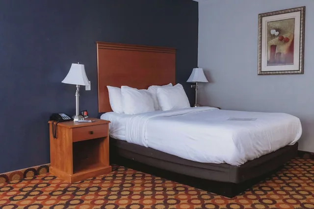 غرفة بسرير كوين لذوي الإعاقة، AmericInn by Wyndham Appleton Downtown 5/10