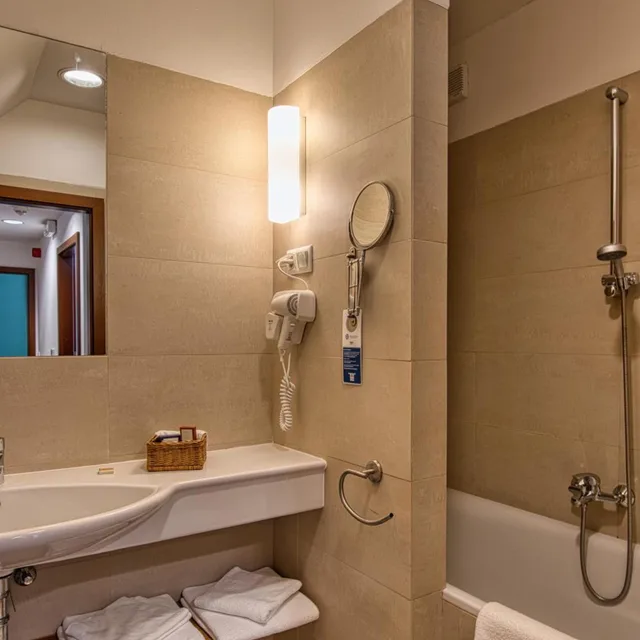 جناح بإطلالة على البحيرة، Tisza Balneum Thermal Hotel 10/10